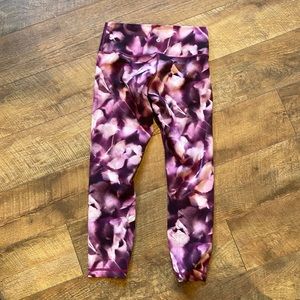 Lululemon Size 8 - great condition - might be wunder under
